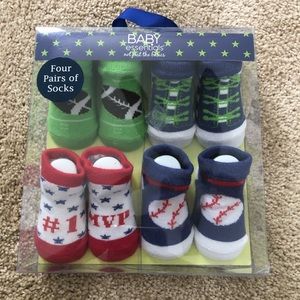 NWT Baby Essentials pack of 4 pairs of socks 0-6 months